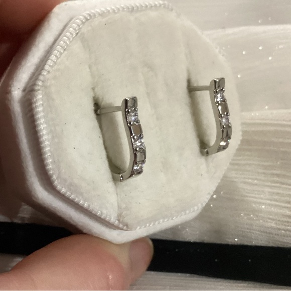 💕Minimalist Petite 925 Sterling Silver Diamond C Hoop Horseshoe Earrings - Picture 14 of 17